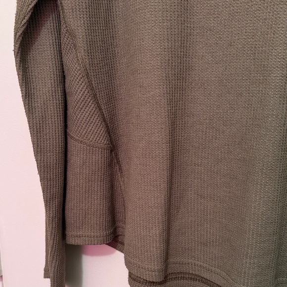 KUHL Womens Thermal Turtleneck Flowy Olive Green Top Outdoor Activewear Size XL - Picture 3 of 8